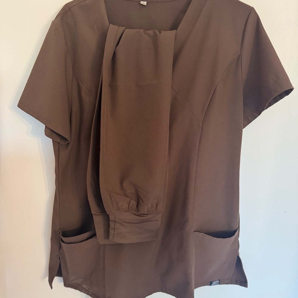 LUX Women’s scrub set